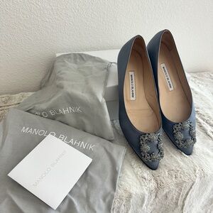 Manolo Blahnik Hangisi Satin flats